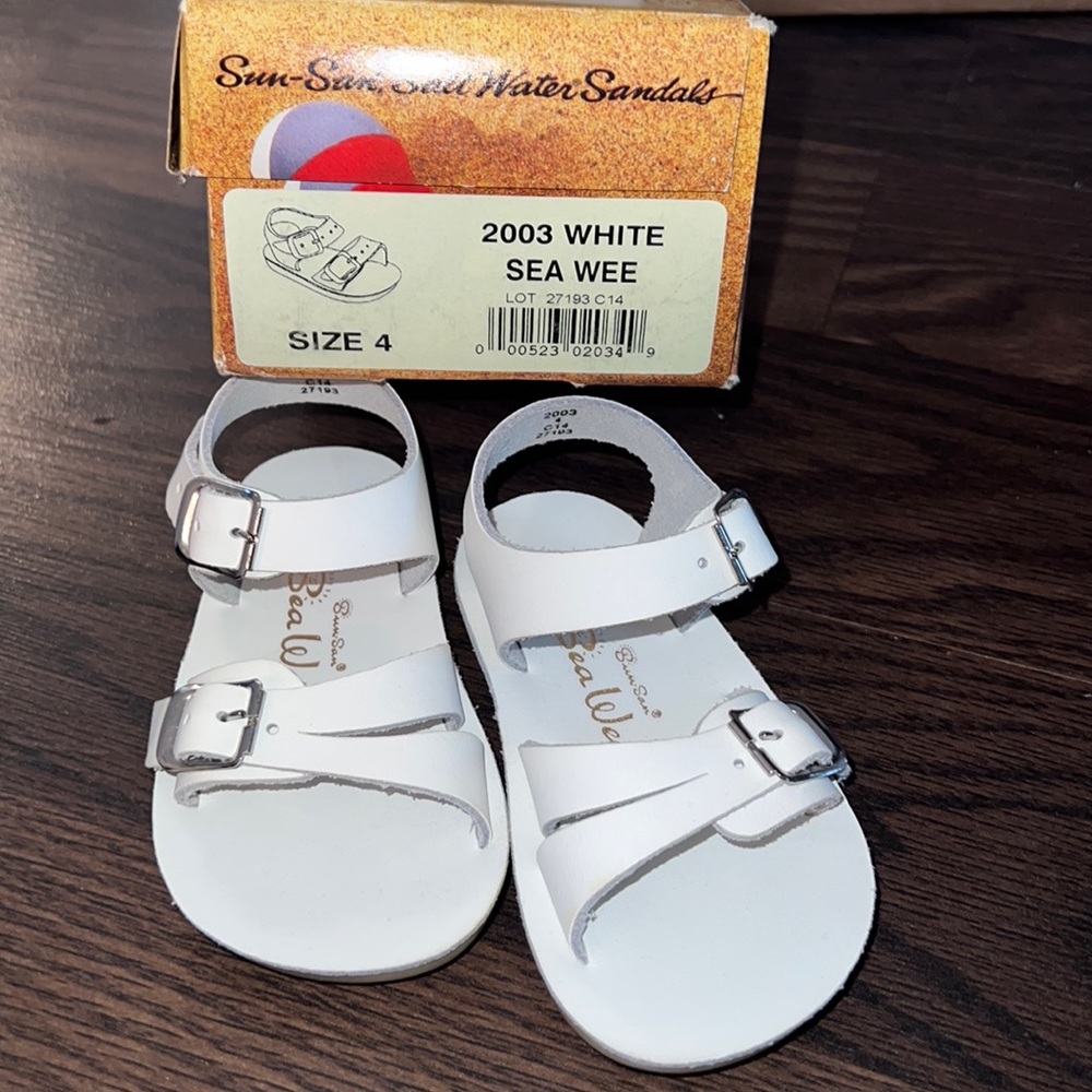 Toddler girls white sandals never worn size 4